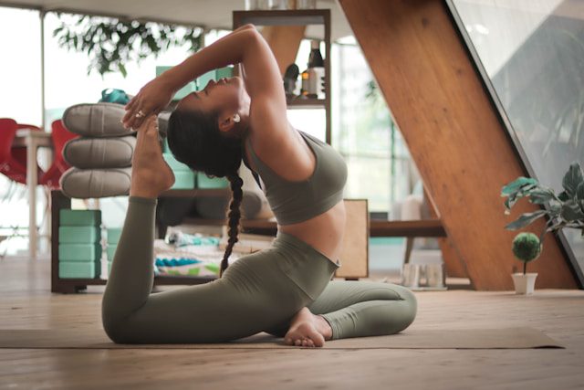Yoga para la salud mental: Beneficios, posturas y cómo empezar tu práctica